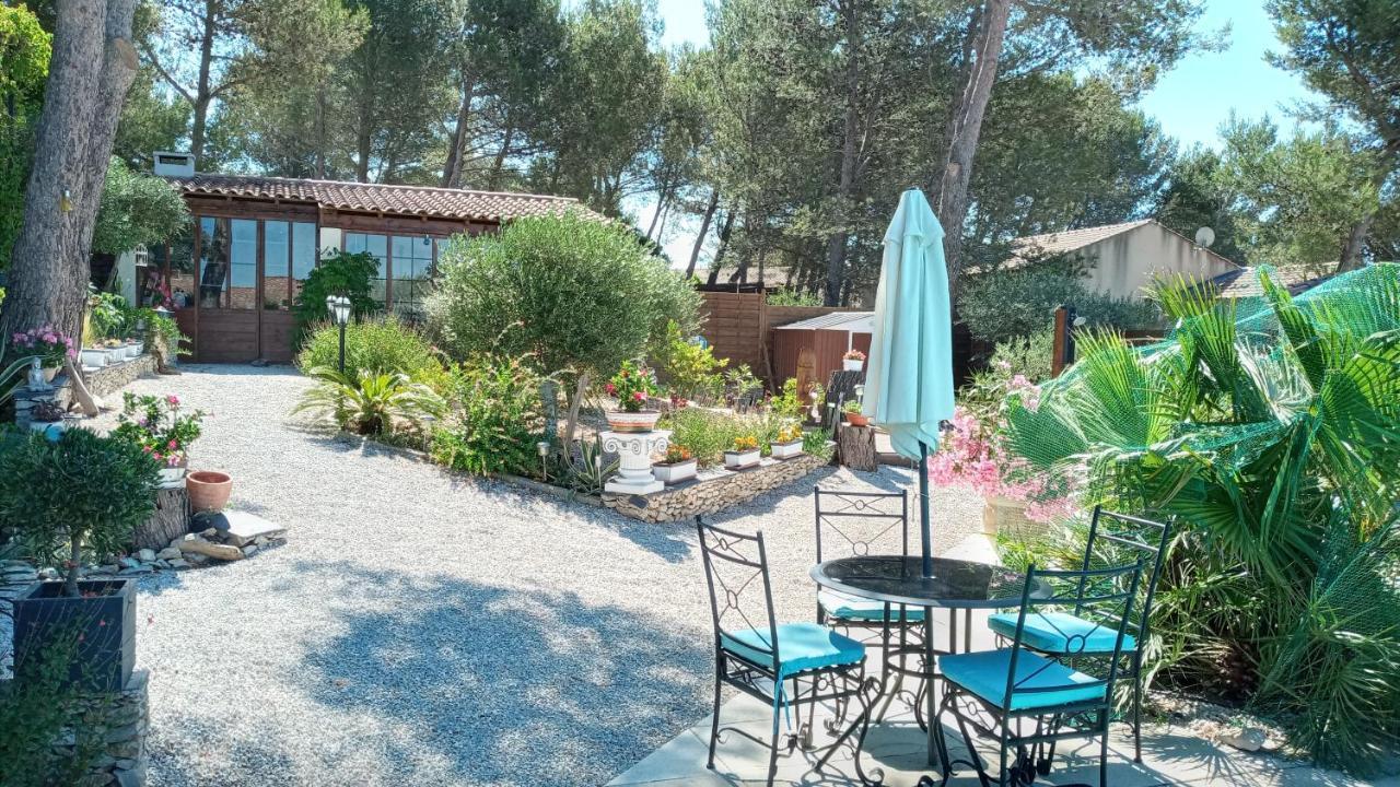 Les Coronilles Bed & Breakfast Beaucaire  Exterior photo