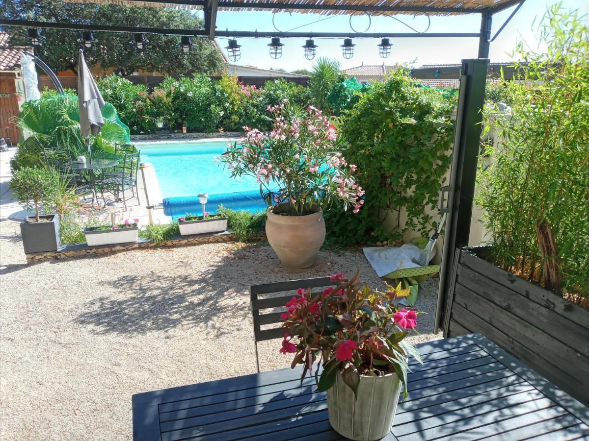 Les Coronilles Bed & Breakfast Beaucaire  Exterior photo