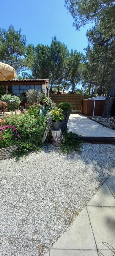 Les Coronilles Bed & Breakfast Beaucaire  Exterior photo