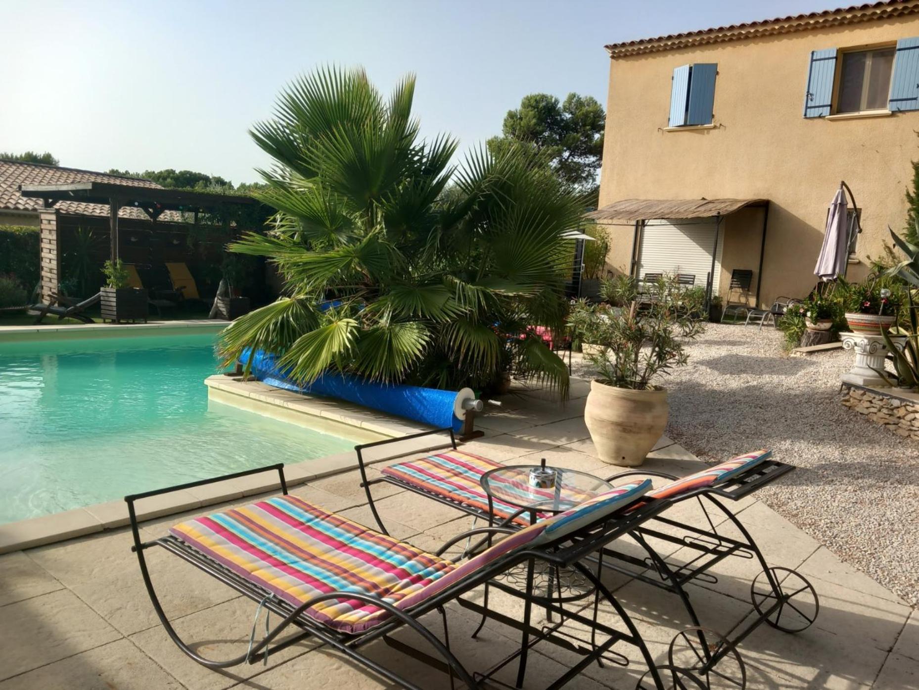 Les Coronilles Bed & Breakfast Beaucaire  Exterior photo