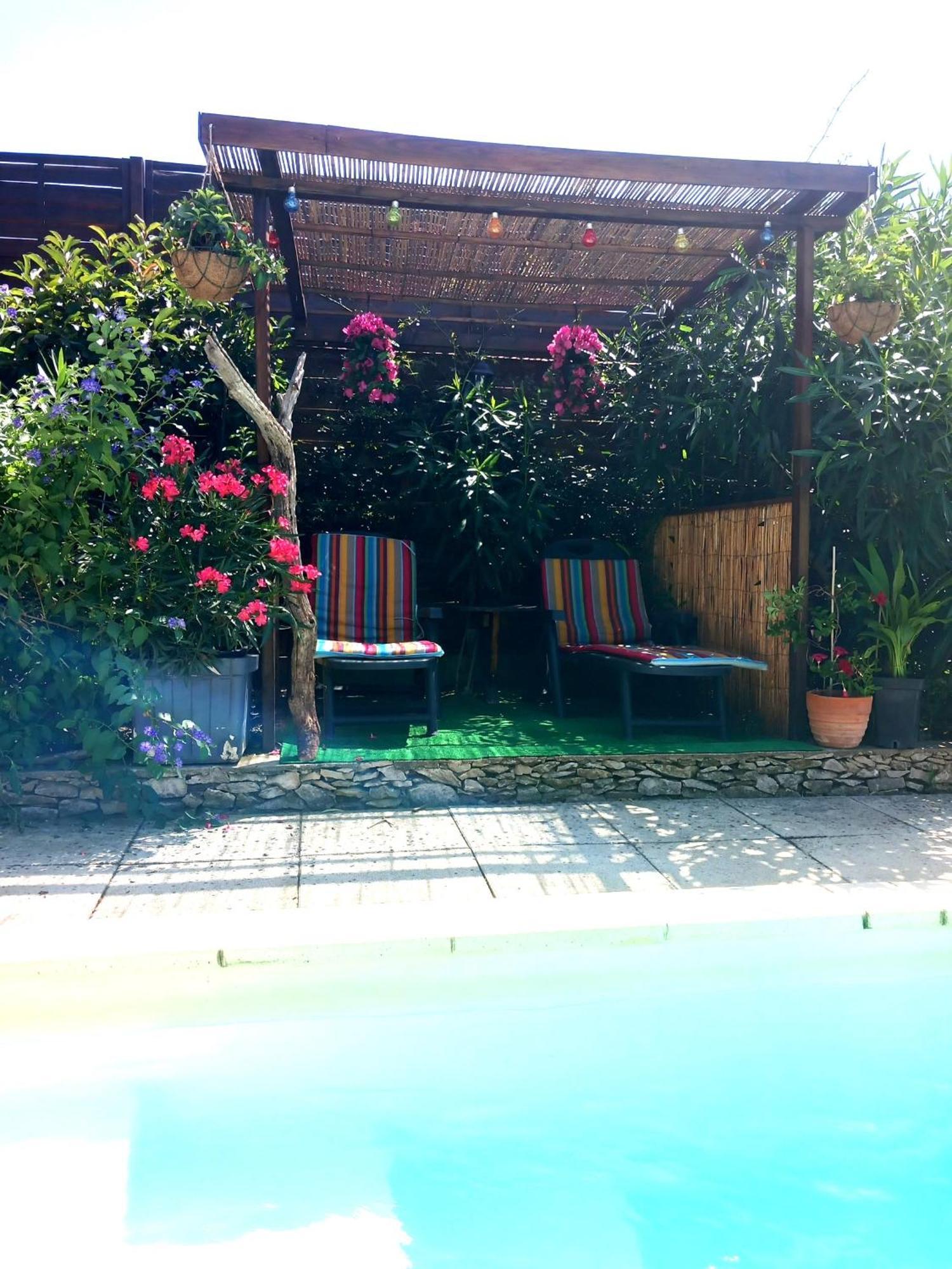 Les Coronilles Bed & Breakfast Beaucaire  Exterior photo