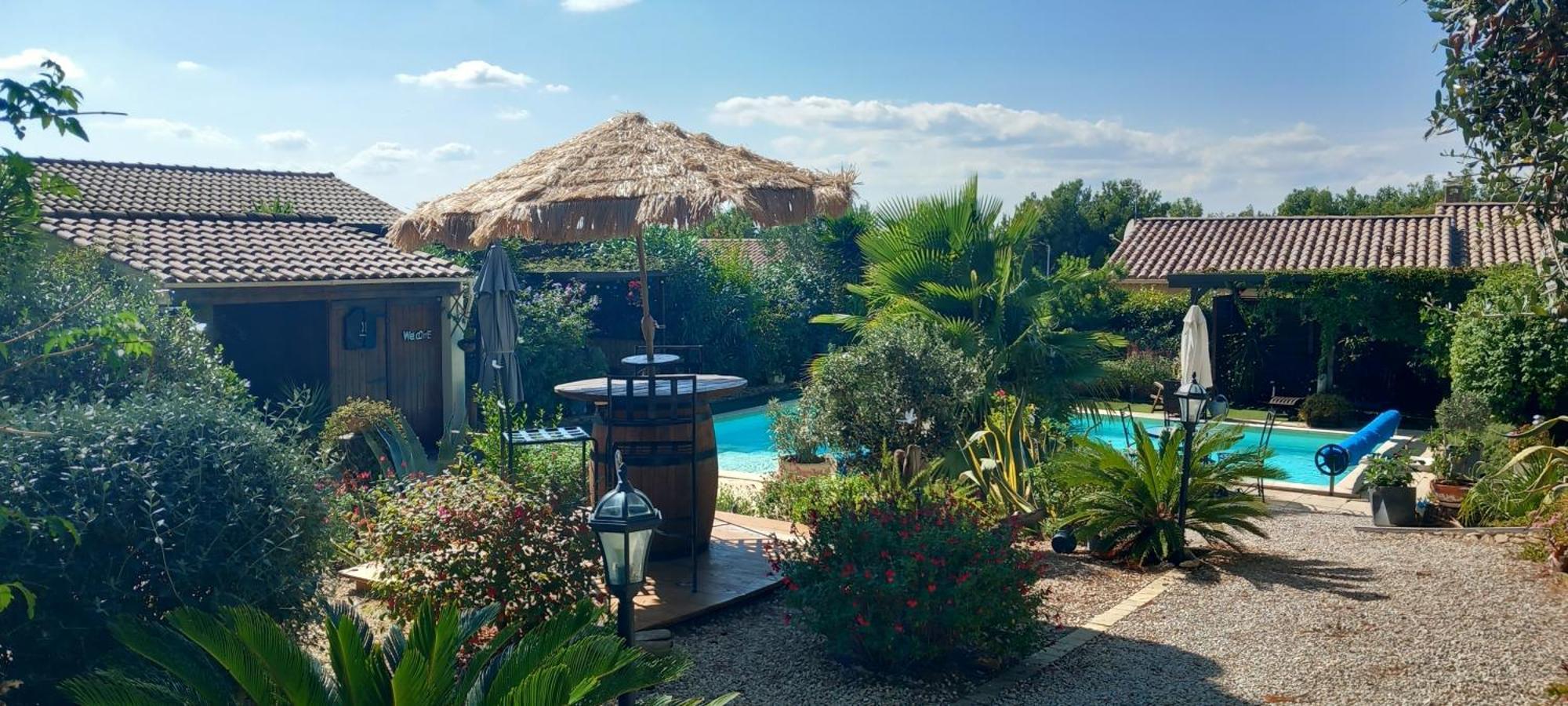 Les Coronilles Bed & Breakfast Beaucaire  Exterior photo
