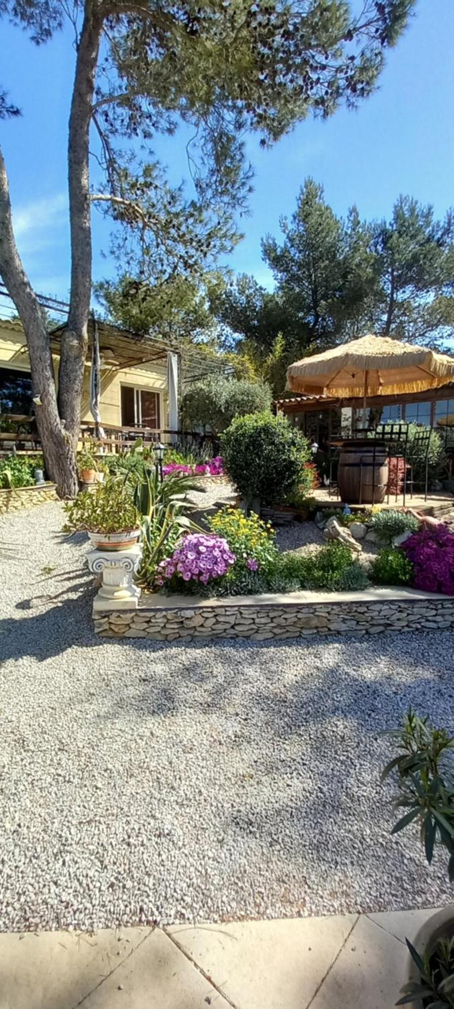 Les Coronilles Bed & Breakfast Beaucaire  Exterior photo